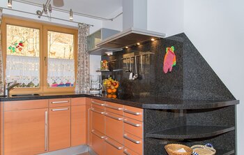 Küchenbereich in der Ferienwohnung 4 im Gästehaus Salzgau