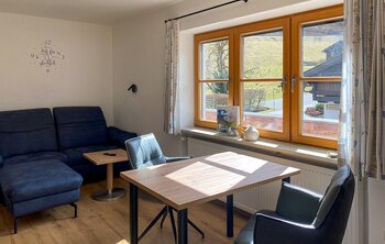 Wohnraum in der Ferienwohnung 2 im Gästehaus Salzgau