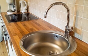 Küchenbereich in der Ferienwohnung 3 im Gästehaus Salzgau