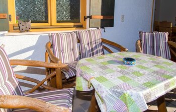 Am Balkon der Ferienwohnung 4 im Gästehaus Salzgau
