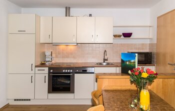 Küchenbereich in der Ferienwohnung 3 im Gästehaus Salzgau