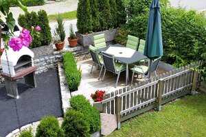 Terrasse am Haus mit Grill zur allgemeinen Benutzung für alle Ferienwohnungen