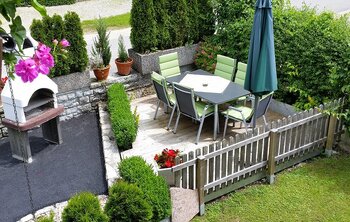 Terrasse am Haus mit Grill zur allgemeinen Benutzung für alle Ferienwohnungen